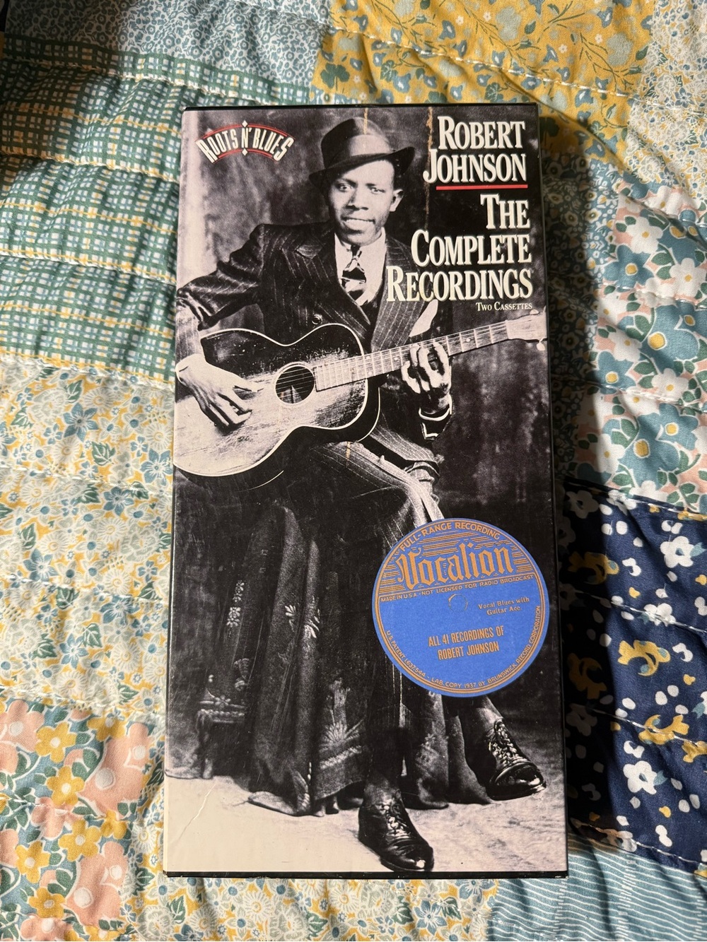 Robert Johnson The Complete Recordings Cassette Box - Black & Blue Details